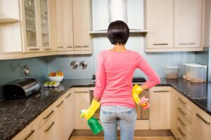 Уборка мебели в маленькой кухне: лучшие практики и советы для поддержания порядка